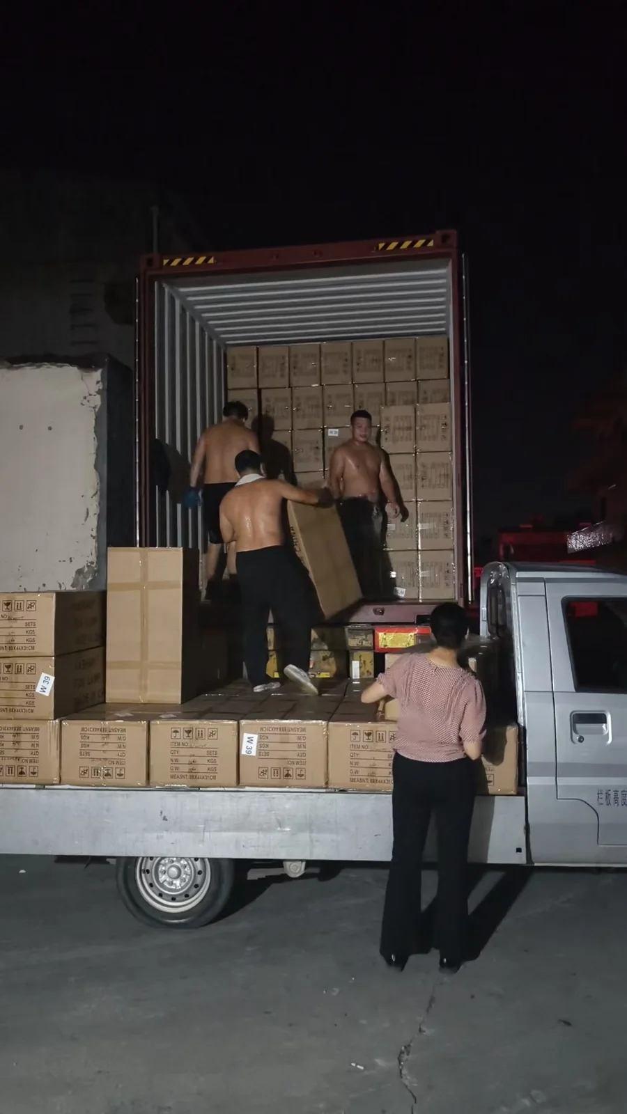 Loading cartons into a shipping container